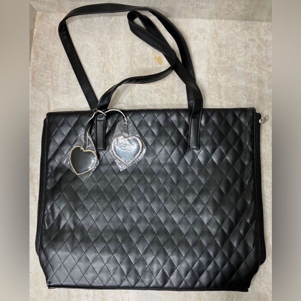 New Signature Club A Black Quilted Tote Bag/Makeup Organizer Toiletry Case